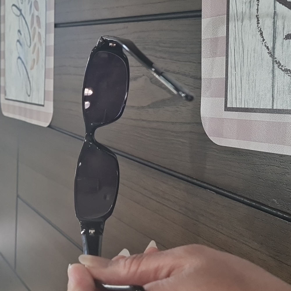 ✨GUCCI GLASSES✨ - Picture 12 of 13